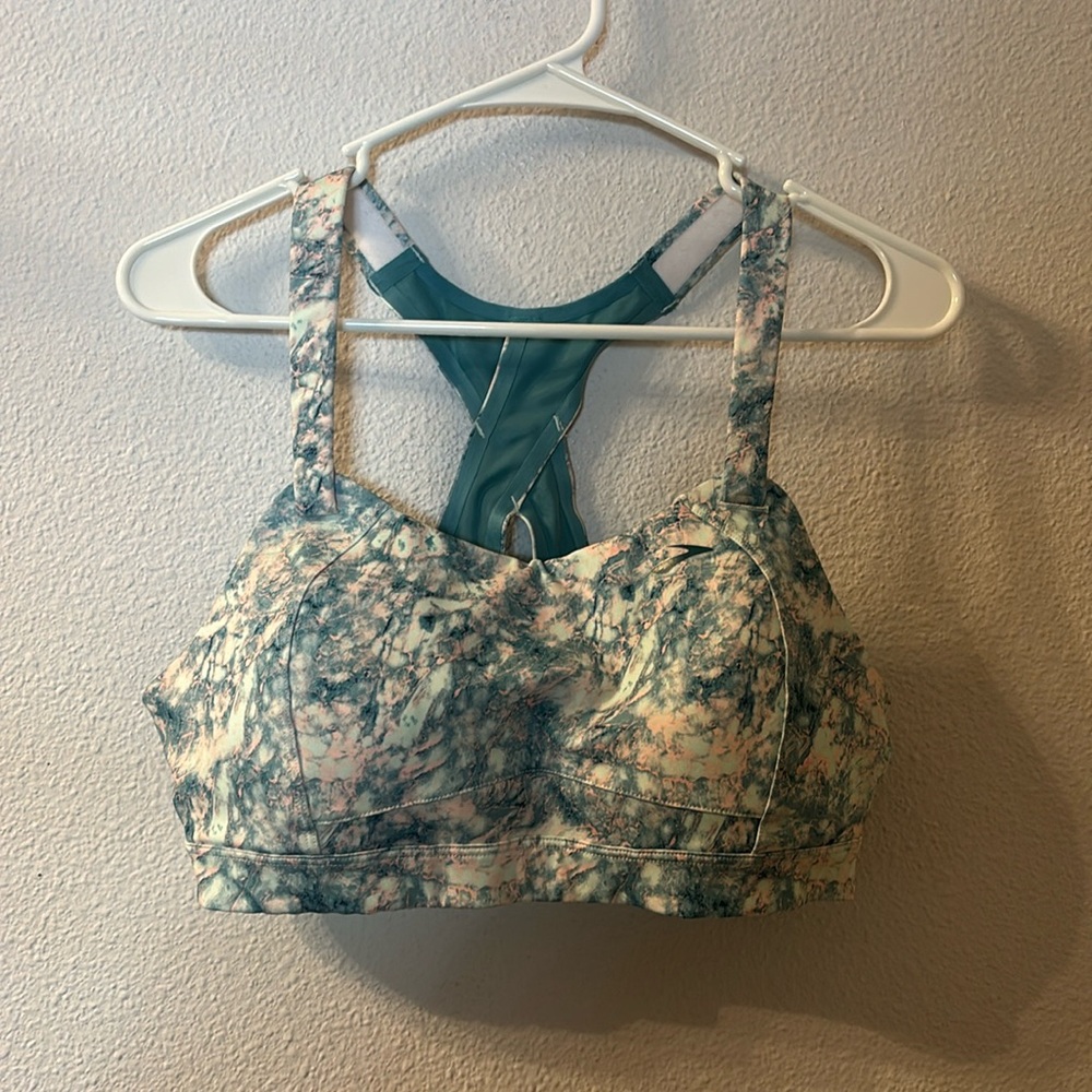 Brooks crisscross back sports bra size 36C